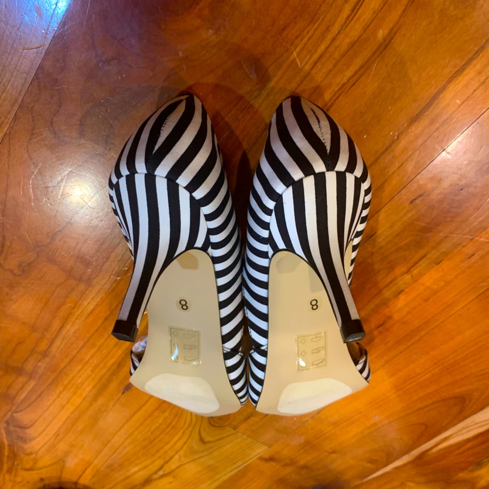 🔥NIB🔥 SOLE SOCIETY Jenn Black/White Stripe D'Orsay Heel / Size 8✨✨✨ - Picture 7 of 13